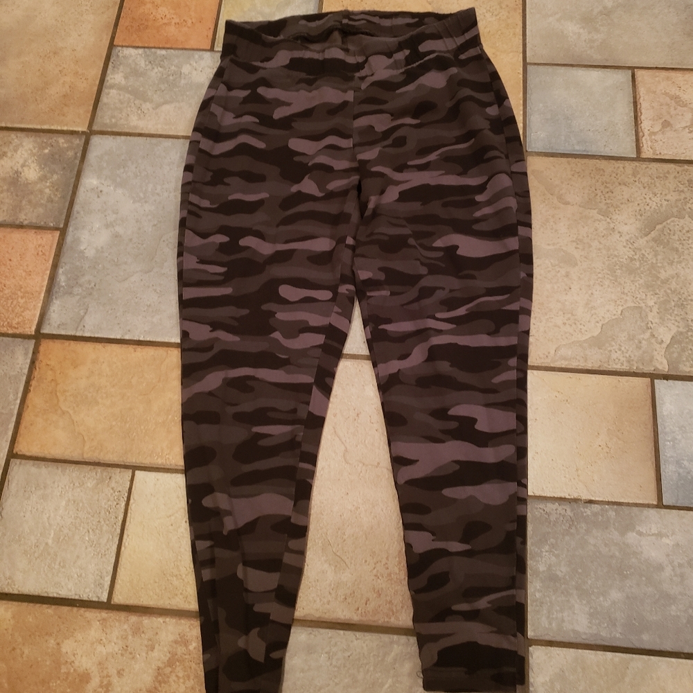 Camouflage leggings ( SOLD )